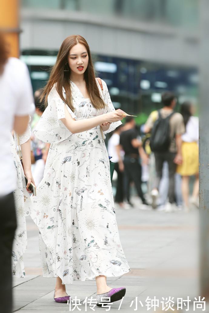 重庆街拍： 山城姑娘有气质!