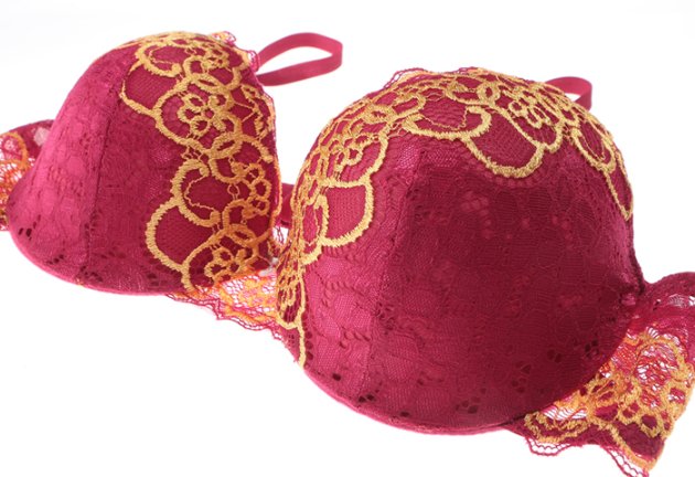 当刺绣遇上“透明文胸”，暴露中又带有性感，真的很个性