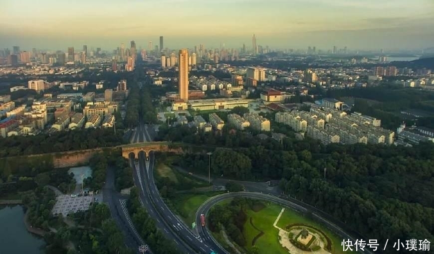 长三角唯一的特大城市, 虽然是省会, 却总被兄弟城市瞧不起!