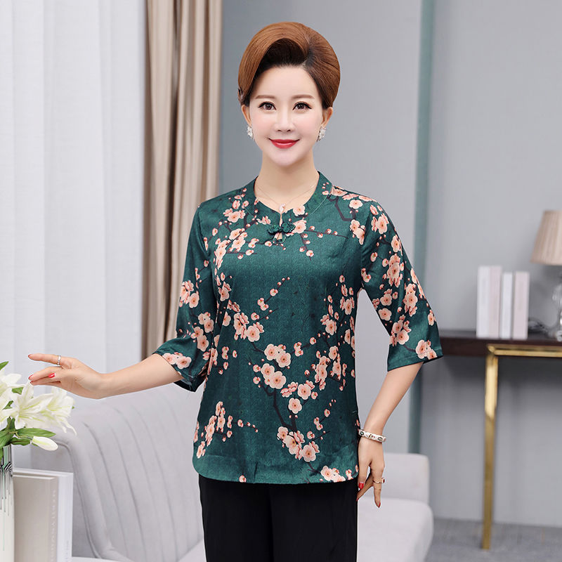 女人40岁以后可以这样穿,显优雅阔太太范,让别人都羡慕