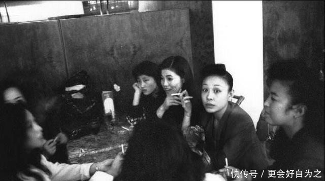  「经济」90年代深圳老照片： 经济发展迅速, 街头随处可见大哥大