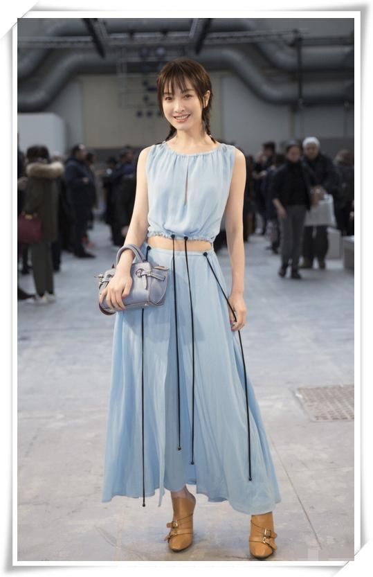 吴昕不过穿了一条喇叭裤,就腿长1米8,果然遮住小短腿就美炸了!