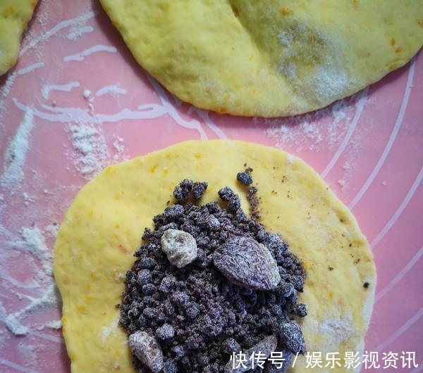 「营养」秋天就爱吃这样的南瓜饼,松软香甜,营养丰富,孩子很爱吃!