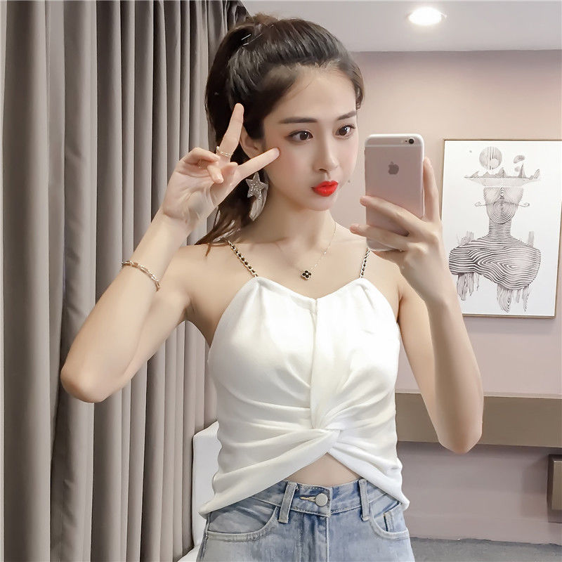 街上的小姐姐因优雅而美丽,怎能缺少这么美的吊带呢