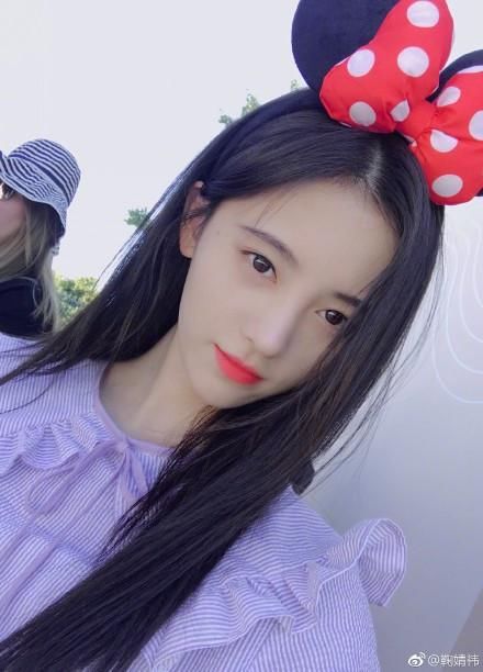 鞠婧祎发的自拍照，再看路人的无修图，我笑了，确定不是换了个人