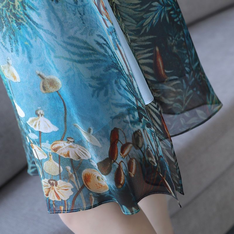 女人30岁去海边，别穿比基尼了!看下面女人的沙滩裙，年轻显嫩