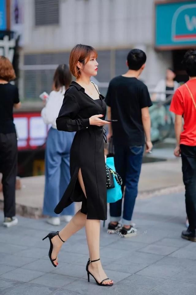  高跟鞋：高跟鞋简约搭配，看似简单却魅力无限