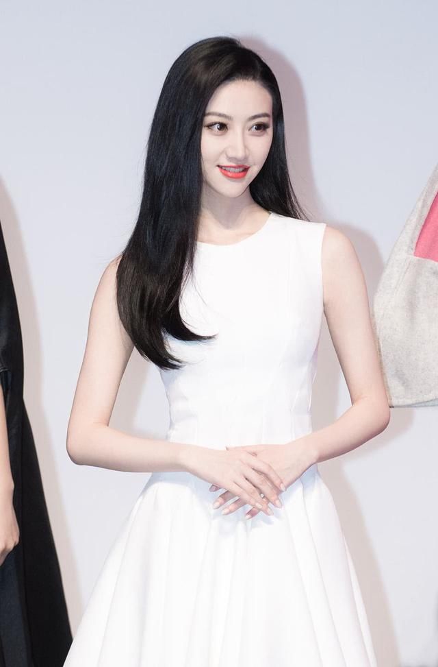 直到景甜出来辟谣上了热搜,大家才知道原来有这样的谣言