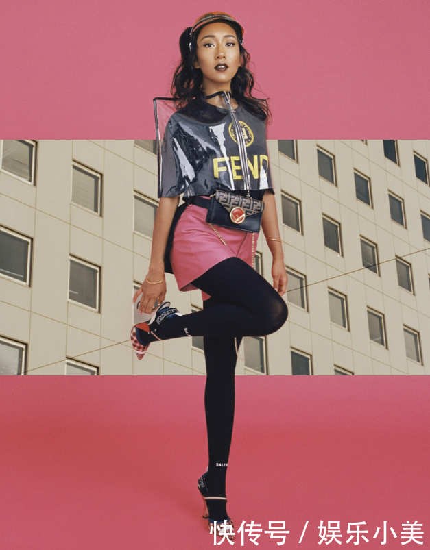 吉克隽逸曝光一组时尚大片,过膝长靴配泳衣,网友:全身都是槽点