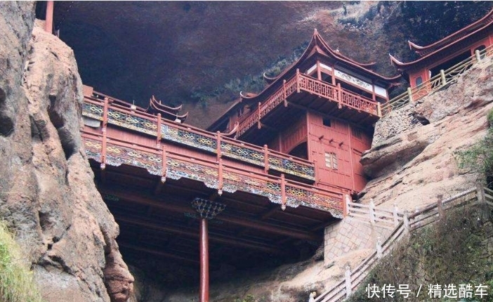 中国“藏在”悬崖边上的寺庙,仅一根柱子支撑,吸引日本人来学习