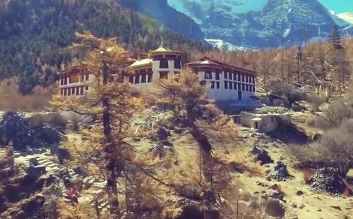 最美的情话不是要和你慢慢变老，而是我要带你去一次稻城亚丁