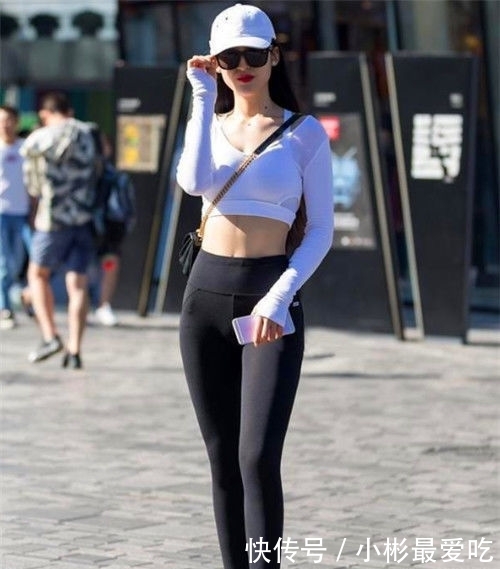 风采:街拍:身材高挑的美女,一身靓丽穿搭尽显时尚风采,尊贵优雅显大气