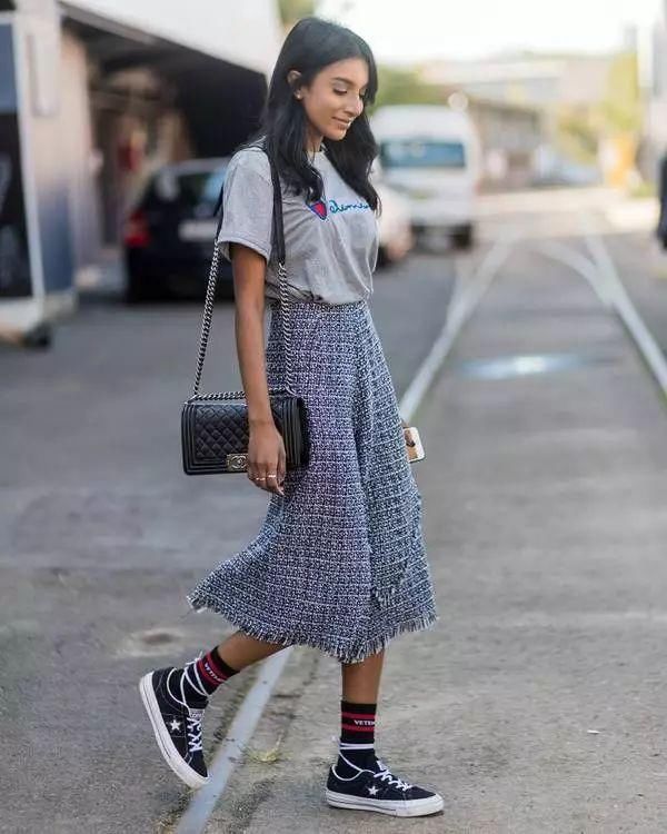 最佳| 裙子+球鞋是夏天最舒服最美的穿搭，别说你还不知道!