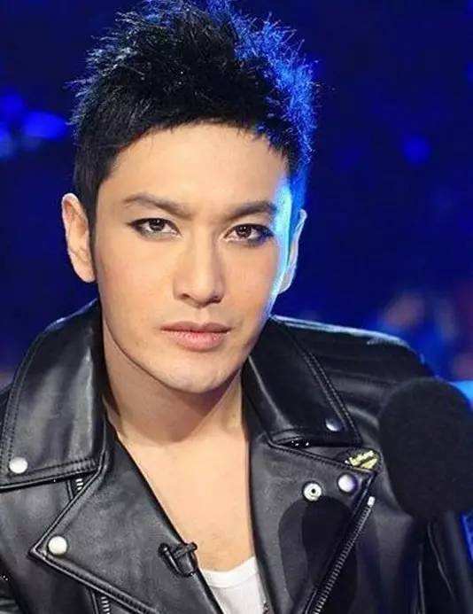 眼妆画到模糊性别，黄子韬为代表的男明星们中了什么毒？