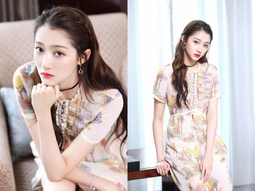 穿印花裙最美10位女星,关晓彤上榜,赵丽颖第2,第一位实至名归