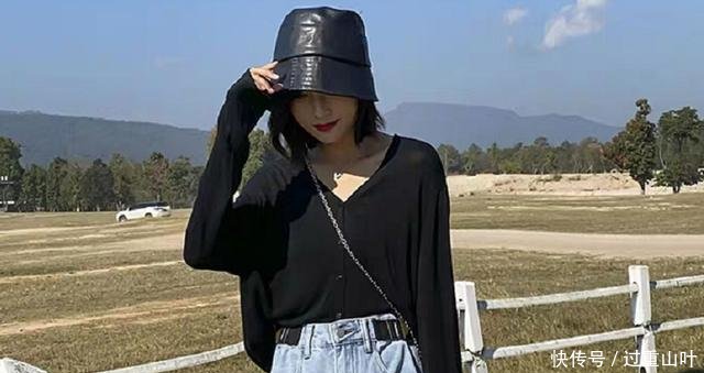 针织衫@腿粗不知道如何搭配试试泫雅裤子吧,穿上去大方又美丽