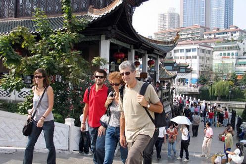 说中国游客没素质？那这些外国游客的行为，才是真丢人！