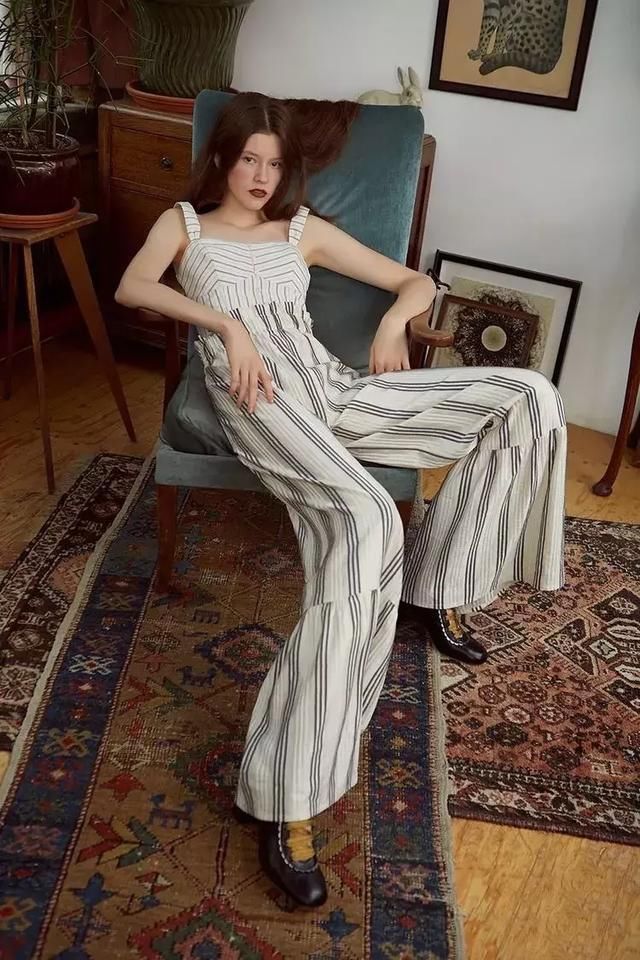 唐嫣为了显高，裤子把鞋完全遮住了！