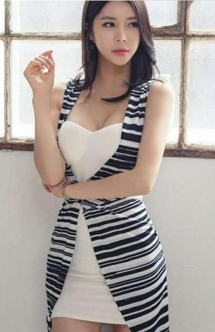 街拍：漂亮身材真好美女明艳动人，时尚曼妙身材秀出时尚的气息！