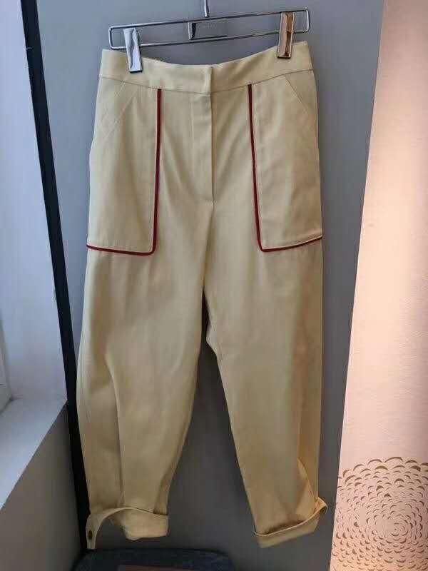 《如懿传》愉妃张钧蜜平时穿搭霸气侧漏 剧中扮演文弱小白兔