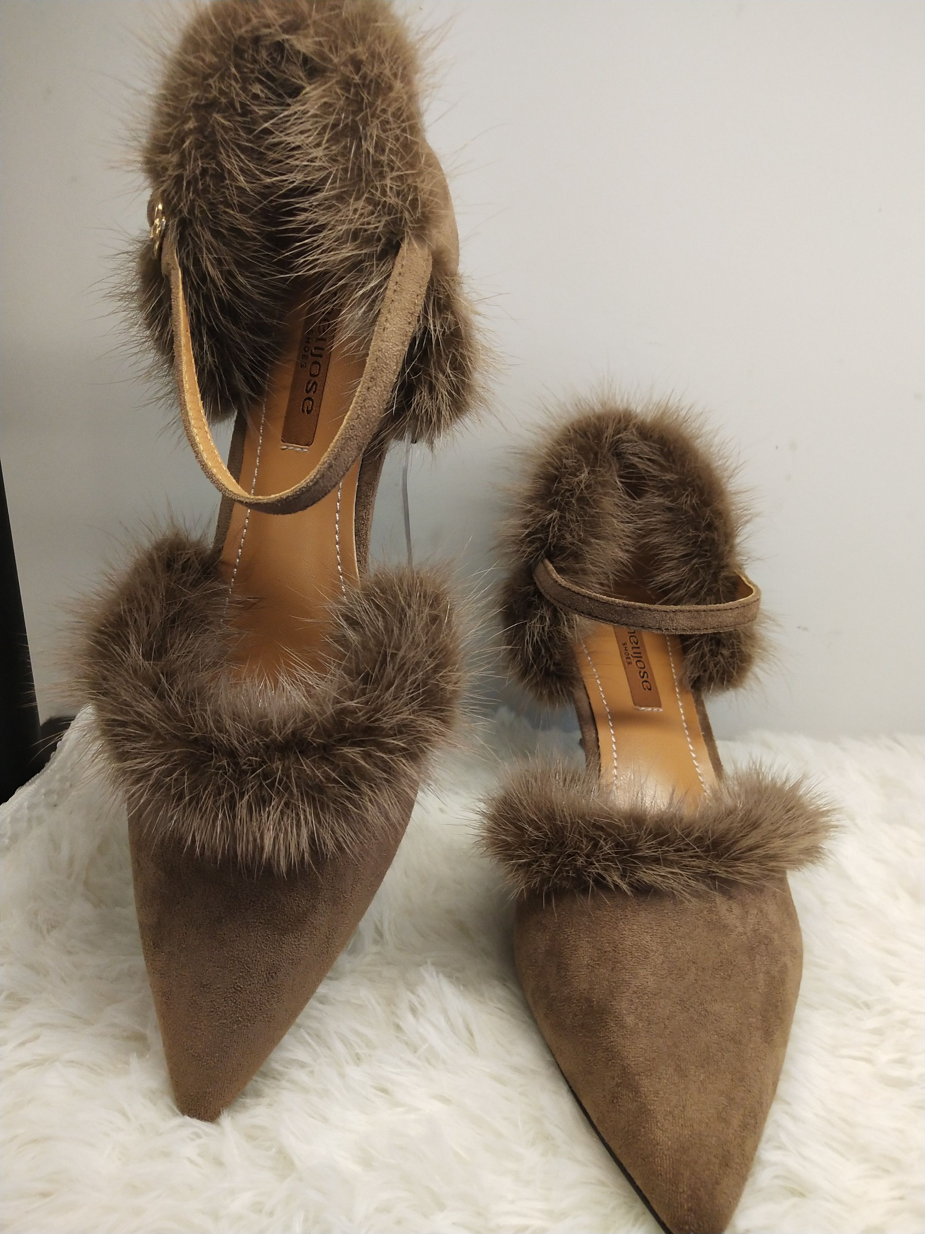 女神的鞋柜,没有几双尖头高跟鞋,你也敢自称女神?