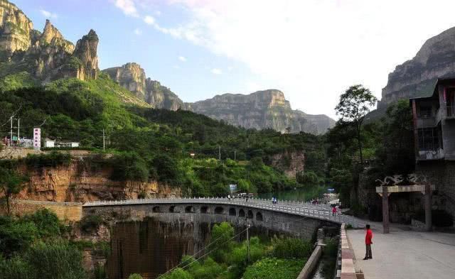 又一个郭亮村走红?藏于“井底”的千年村庄,外出要爬2000级台阶