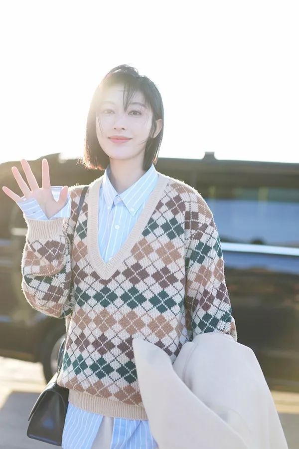  实用：教你美| 冬天的打底衫先别收，实用又显瘦的“叠穿法”拿走！