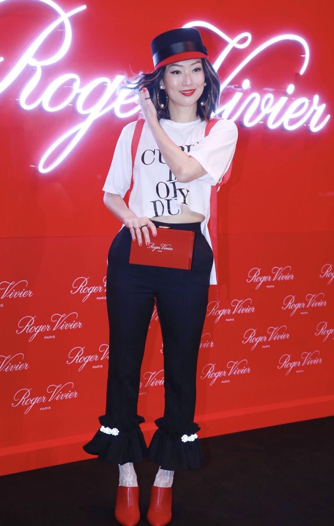 她曾是香港一代天后，为了减肥一周只吃两个苹果，如今却瘦成这般