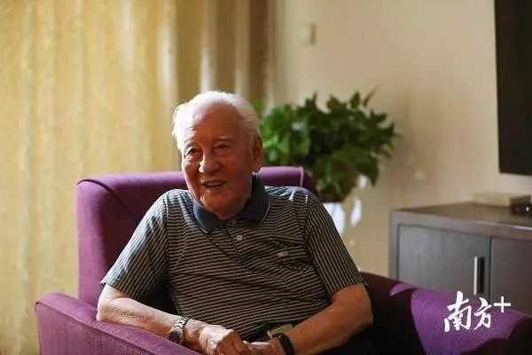  「荣誉称号」「晚高峰新闻」广东两人分获“共和国勋章”和“人