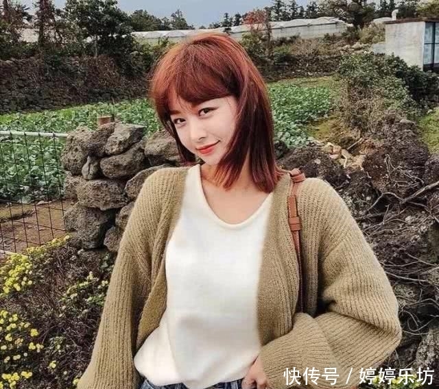  『色彩』别将“奶奶衫”穿出奶奶味！这几种减龄的韩范儿穿搭，甜美又温柔