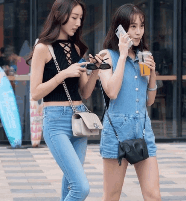 街拍: 唯美细腻的女生时尚出街, 网友: 总想让人多看一眼