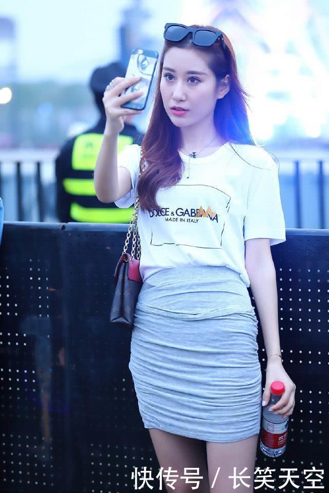 时尚街拍，美女就是美女穿什么都性感