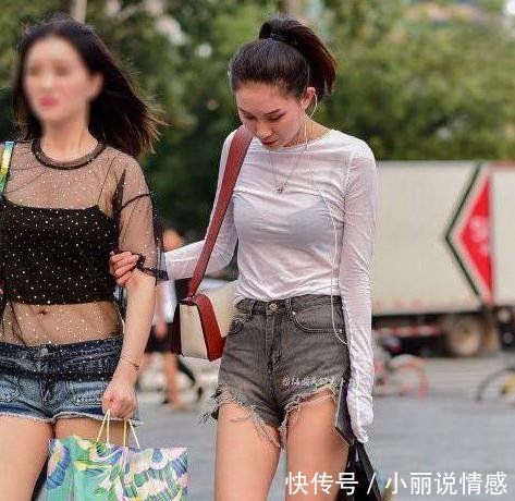 街拍图三穿半透明衣服，这种隐约的性感，果然最有“杀伤力”！