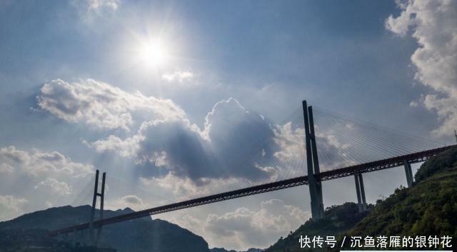 又一中国奇迹:云贵高原造出世界最高大桥,565米的高度折服世界