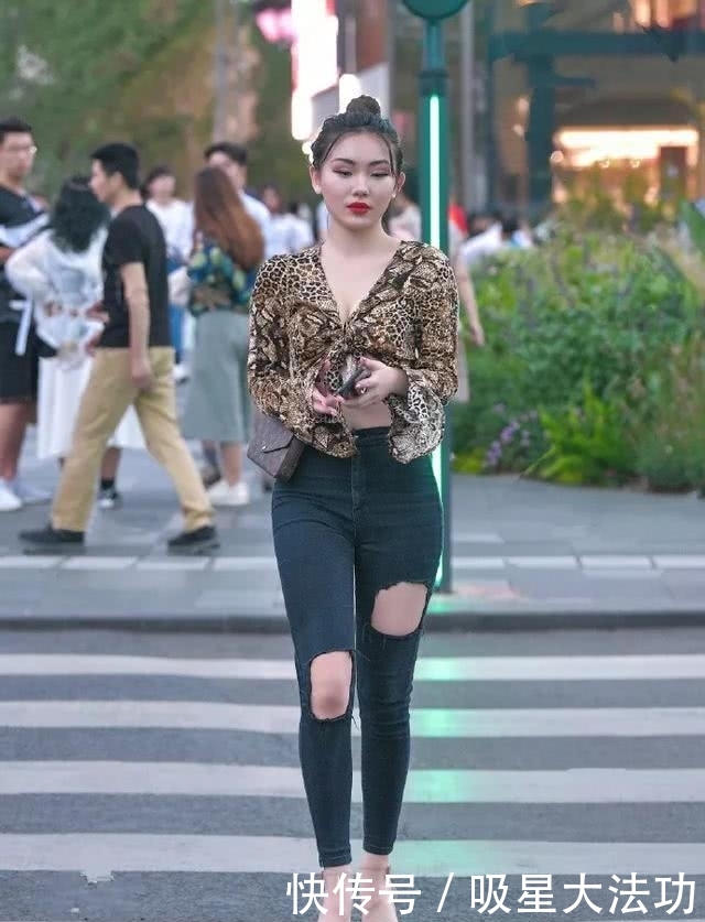  『韵味』女人热裤搭配高跟鞋，清新中带着性感的韵味