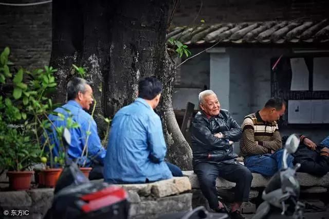 春节回到农村的“城市人”，3个行为对照一下自己，不要拉仇恨