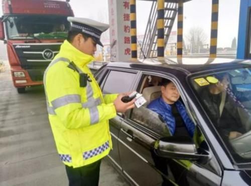  【车道】高速人人厌恶的“怪象”，已开始整治，车主感慨：早该