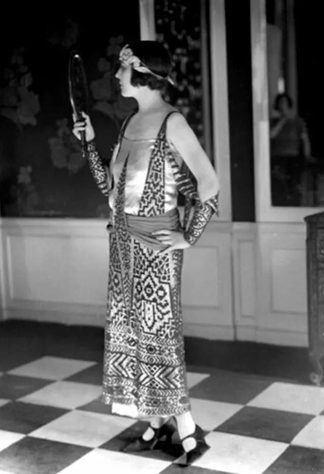 女人花了100年追求穿成这样，不是为了被谁脱掉的