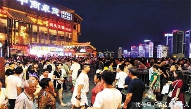 重庆最暖心的旅游胜地,日接待14万人次游客,当地封路让游客打卡