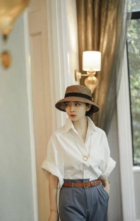  『选择一』三木博主春季穿搭，格子西服外套内搭吊带连衣裙，减龄又洋气