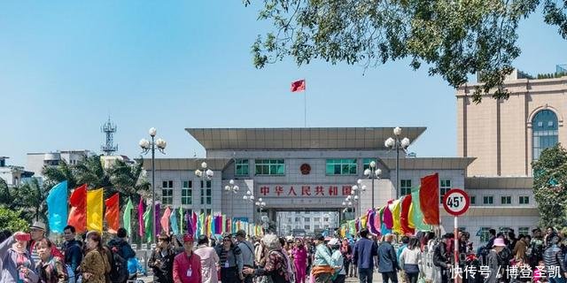 越南人对中国游客动手，有恃无恐说出6个字，国人心痛却无法反驳