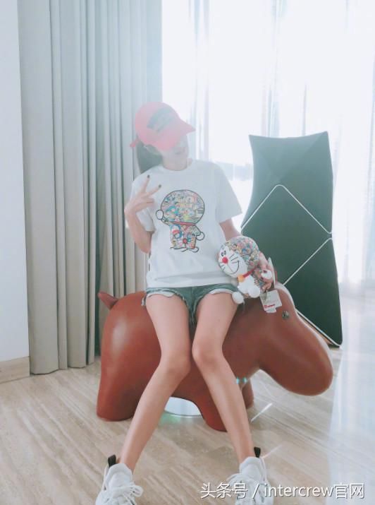 安以轩参加活动化身汽车模特,真的老了,网友:离车模真的差远了