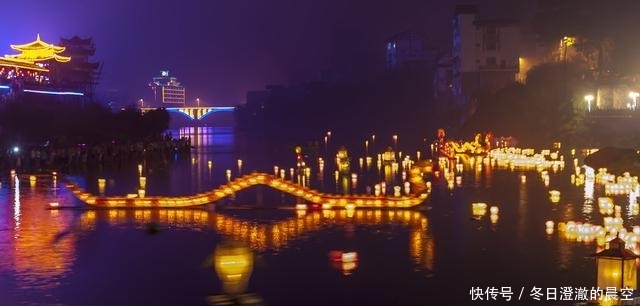 每年中元节数万人涌向广西这座小山城，只为了见证人间银河的盛景