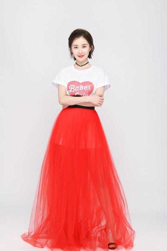 舒畅真疯狂! 穿的紧身的裤子下面都勒变形了 网友: 看着都觉得疼!