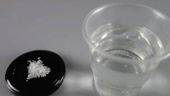  『养花』老花匠在阳台养花，仅用一勺糖，让阳台花海一片，太羡慕了！