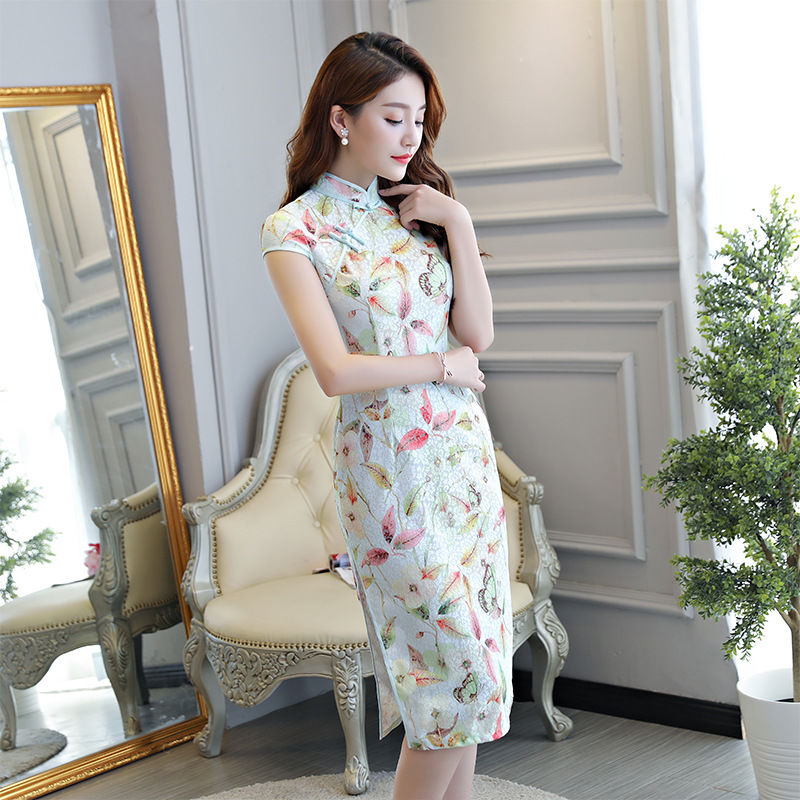 无论哪个年龄的女人穿上旗袍都让人挪不开眼,美到炸