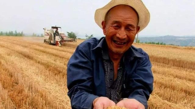  「买房子」十年前，农民赚钱就回村子建房子，现在在城里买房子，农村会消失吗？