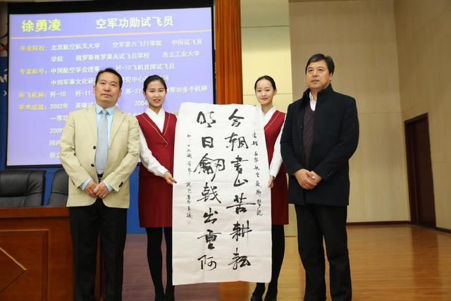 刘震云做慈善遭铲屎官呛，网友:刘裤子一有负面就做好事，伪君子