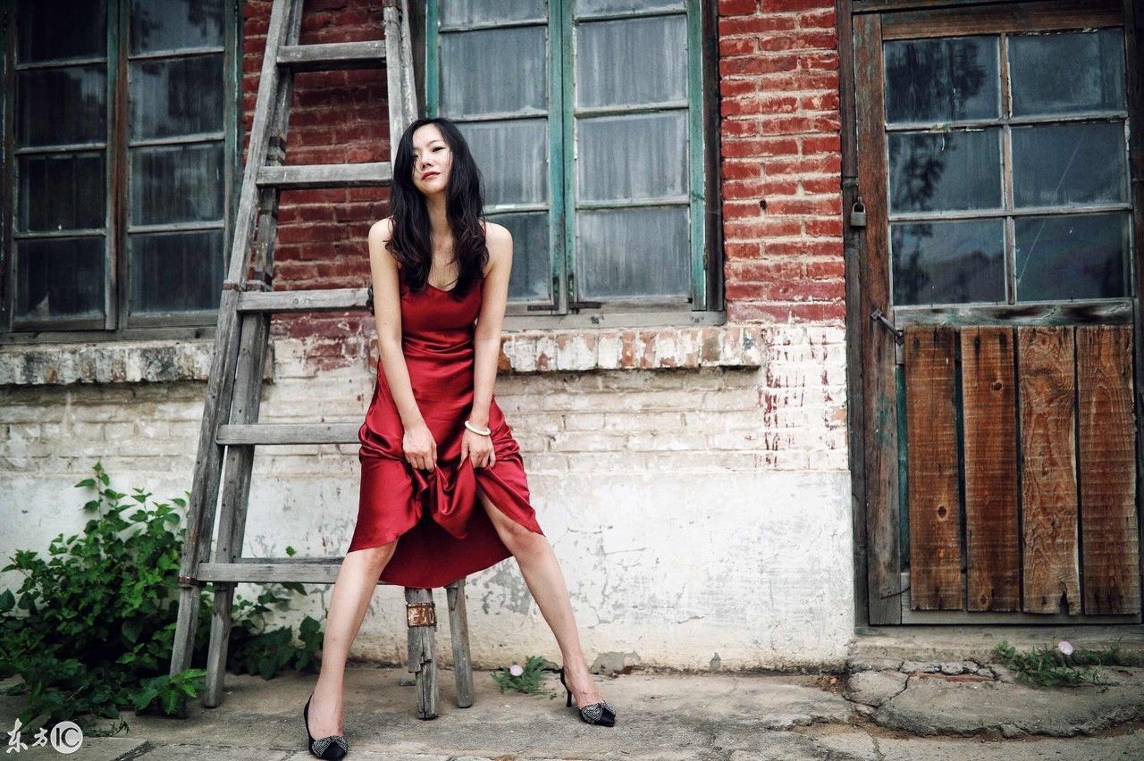 厂里来了个美女，太漂亮了