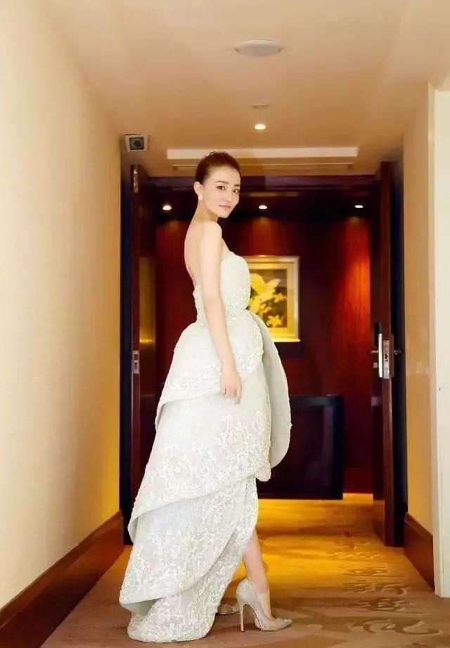 穿高跟鞋有多辛苦？宋茜脚变形，徐璐的脚都快垂直地面了